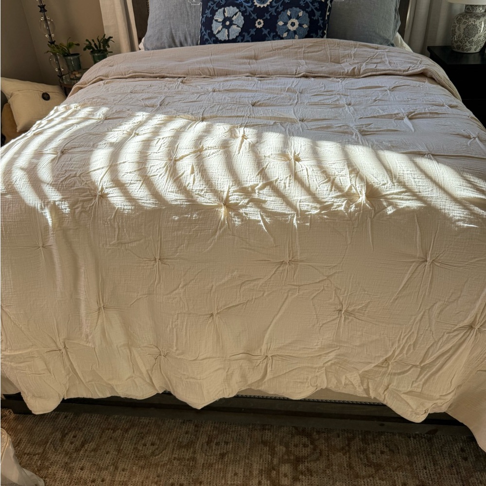 Pottery Barn Cream Textured Comforter